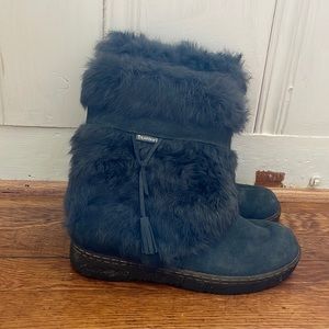 Grey warm and fluffy bearclaw boots for winter